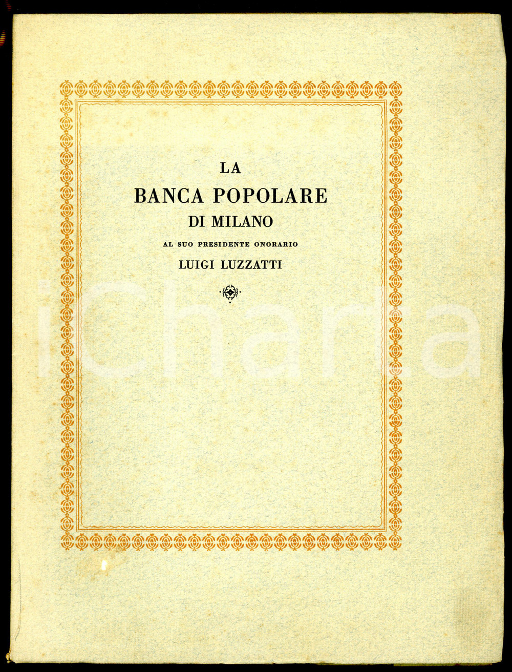 1921 BANCA POPOLARE DI MILANO Onoranze a Luigi Luzzatti fondatore *Pubblicazione Pubblicazione d'epoca, dal titolo "Onoranze a Luigi Luzzatti fondatore: primo presidente effettivo ed attuale presidente onorario della Banca Popolare di Milano, in occasione del raggiungimento dell'ottantesimo anno di et&agrave;".Illustrazioni a colori applicate.EDITORE: Bertieri e Vanzetti - Milano FORMATO: 20x25 cmPAGINE: 55 + 9 tavole fuori testoCONDIZIONI: FAIR (minimo strappo al dorso; piccolo foro e fioriture in copertina)     originale e autentica 1