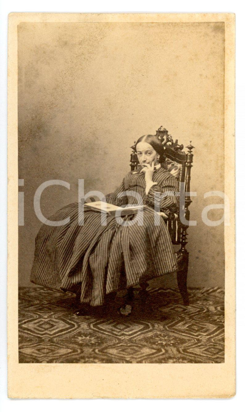 1860 ca NOVARA Ritratto di nobildonna con album - Foto BOGGIANI SALAGE' CDV