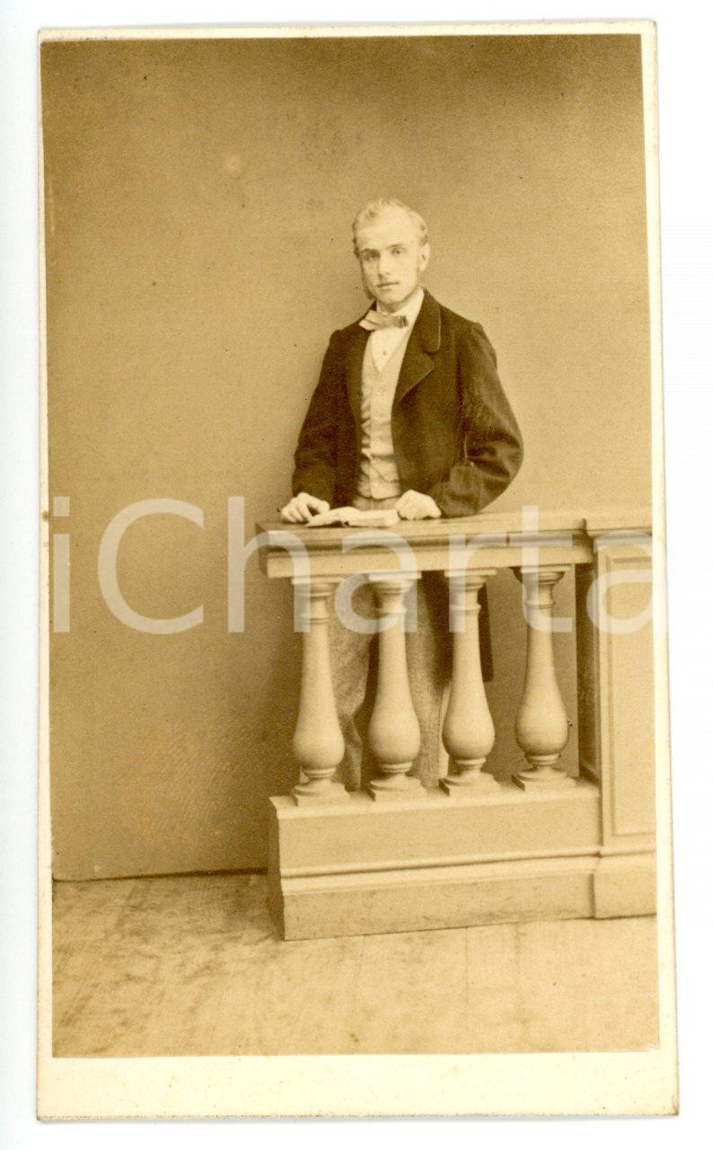 1865 ca TORINO Cavalier ALERAMO DELLA CHIESA con un libro - Foto DI CHANAZ CDV
