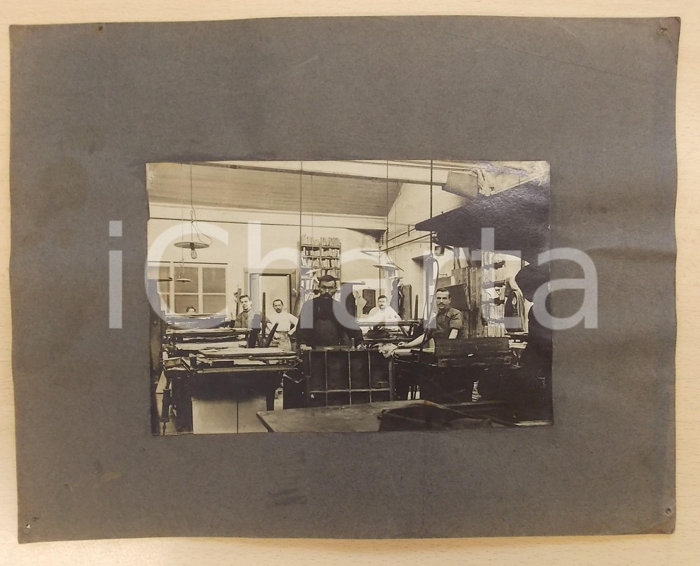 1910 ca LOMBARDIA (?) Interno di tipografia con i lavoratori - Foto RARA (2)