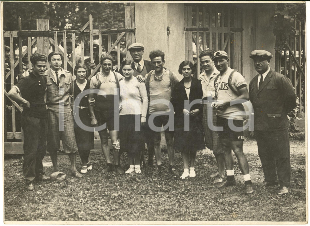 1925 ca LOMBARDIA (?) CICLISMO Atleta squadra FREJUS e giovane infortunato *Foto