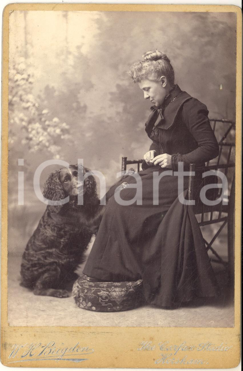 1890 ca HORSHAM (UK) Ritratto di donna con il suo cocker - Foto W. H. BRIGDEN