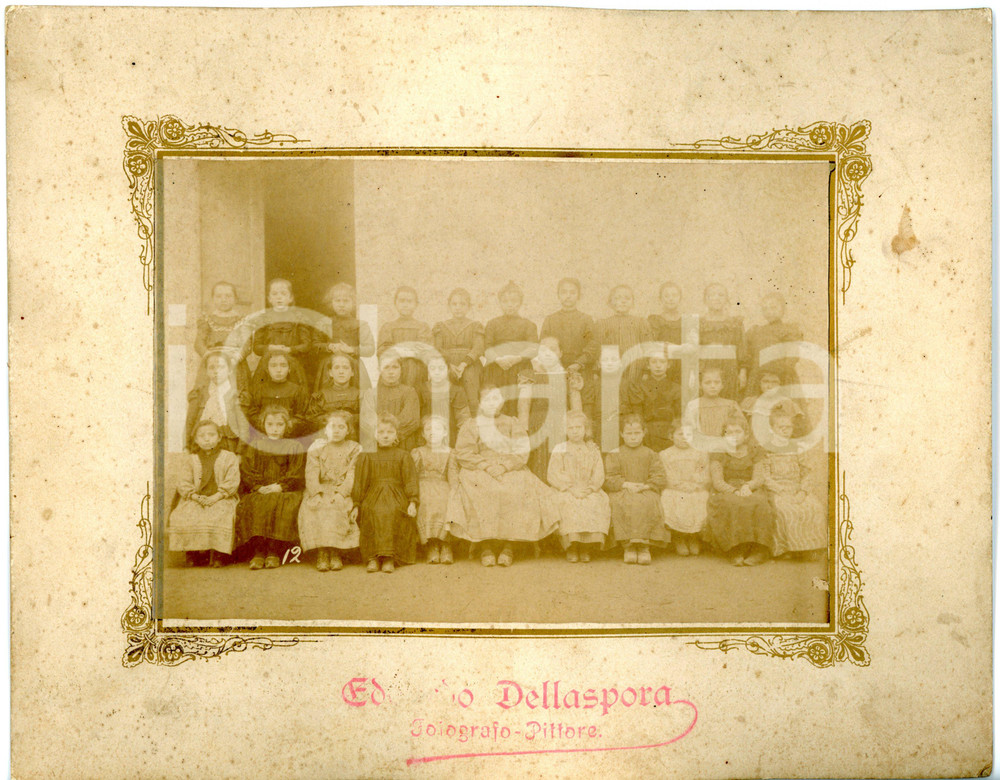 1880 ca GENOVA Ritratto di classe elementare femminile *Foto Edoardo DELLASPORA