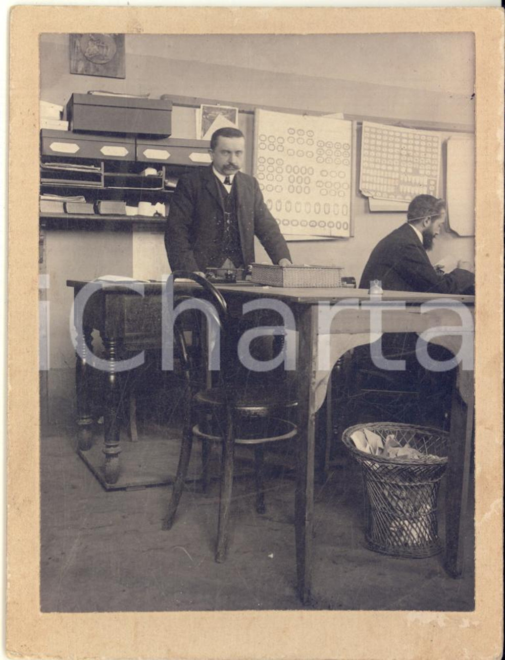 1920 ca ITALIA Impiegati alla scrivania in un ufficio - Foto VINTAGE 9x12 cm