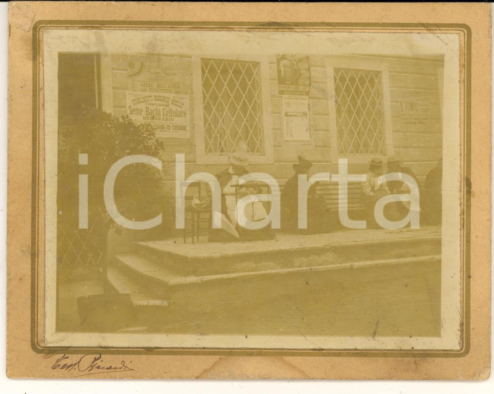 1900 ca AREA DI VARESE Panchina con viaggiatori in attesa - Foto ANIMATA VINTAGE