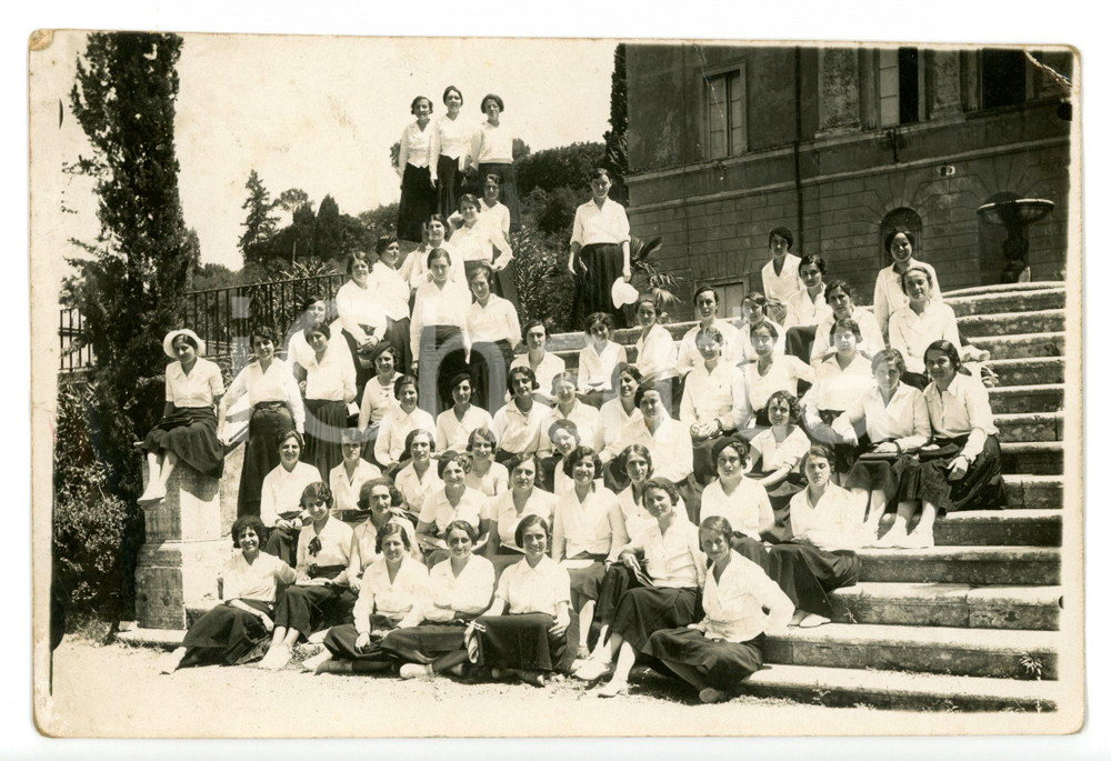 1933 ROMA Istituto femminile in gita all'orto botanico - Foto di classe 18x12 cm