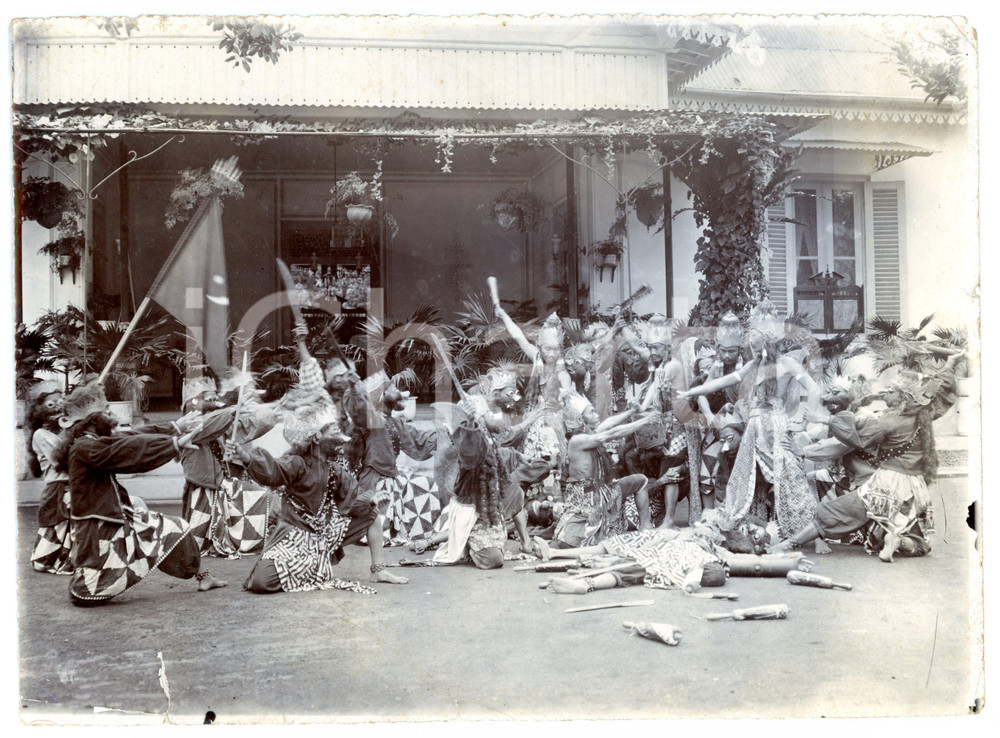 Fotografia d epoca originale 1920 ca GIAVA Rappresentazione teatrale in costume tradizionale Foto 23x17 cm 1