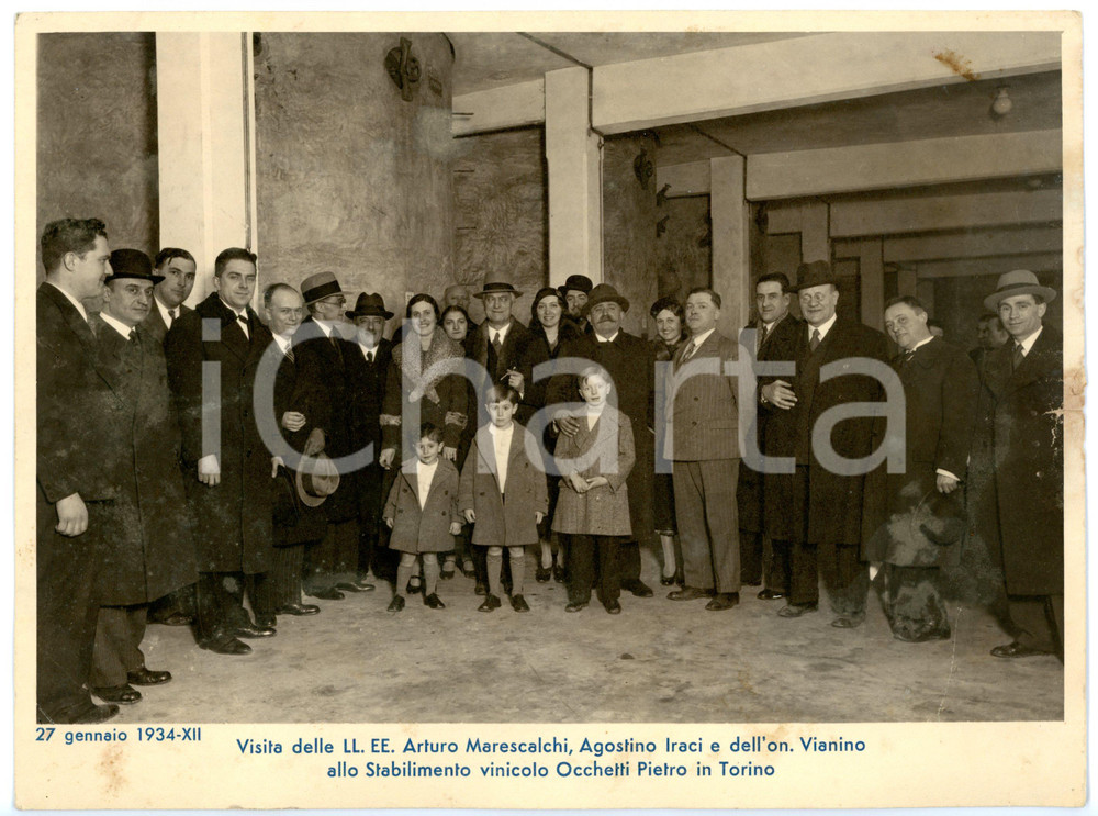 1934 TORINO Ditta vinicola PIETRO OCCHETTI - Arturo MARESCALCHI Agostino IRACI 2 Fotografia d'epoca, che ritrae Arturo Marescalchi, Agostino Iraci e Giovanni Vianino.CONDIZIONI: POOR (strappo di circa un centimetro al margine destro)FORMATO: 23x18 cm      originale e autentica 1