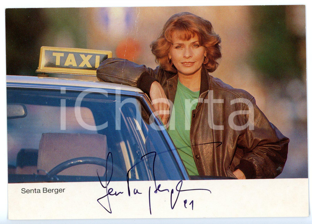 1991 CINEMA Senta BERGER in "Die schnelle Gerdi" *Fotocartolina con AUTOGRAFO Fotocartolina non viaggiata, con autografo. CONDIZIONI: POOR (piegatura verticale)FORMATO: 15x10 cm       originale e autentica 1