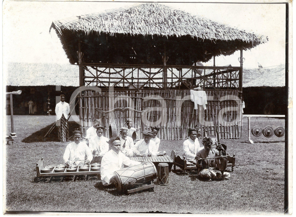 1920 ca WELTEVREDEN Orchestra giavanese in abito tradizionale - Foto 24x18 cm