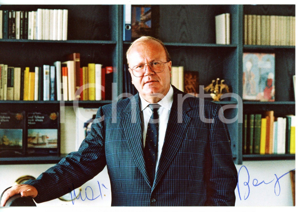 1990 ca POLITICA - FDP Martin BANGEMANN nel suo studio *Foto con AUTOGRAFO