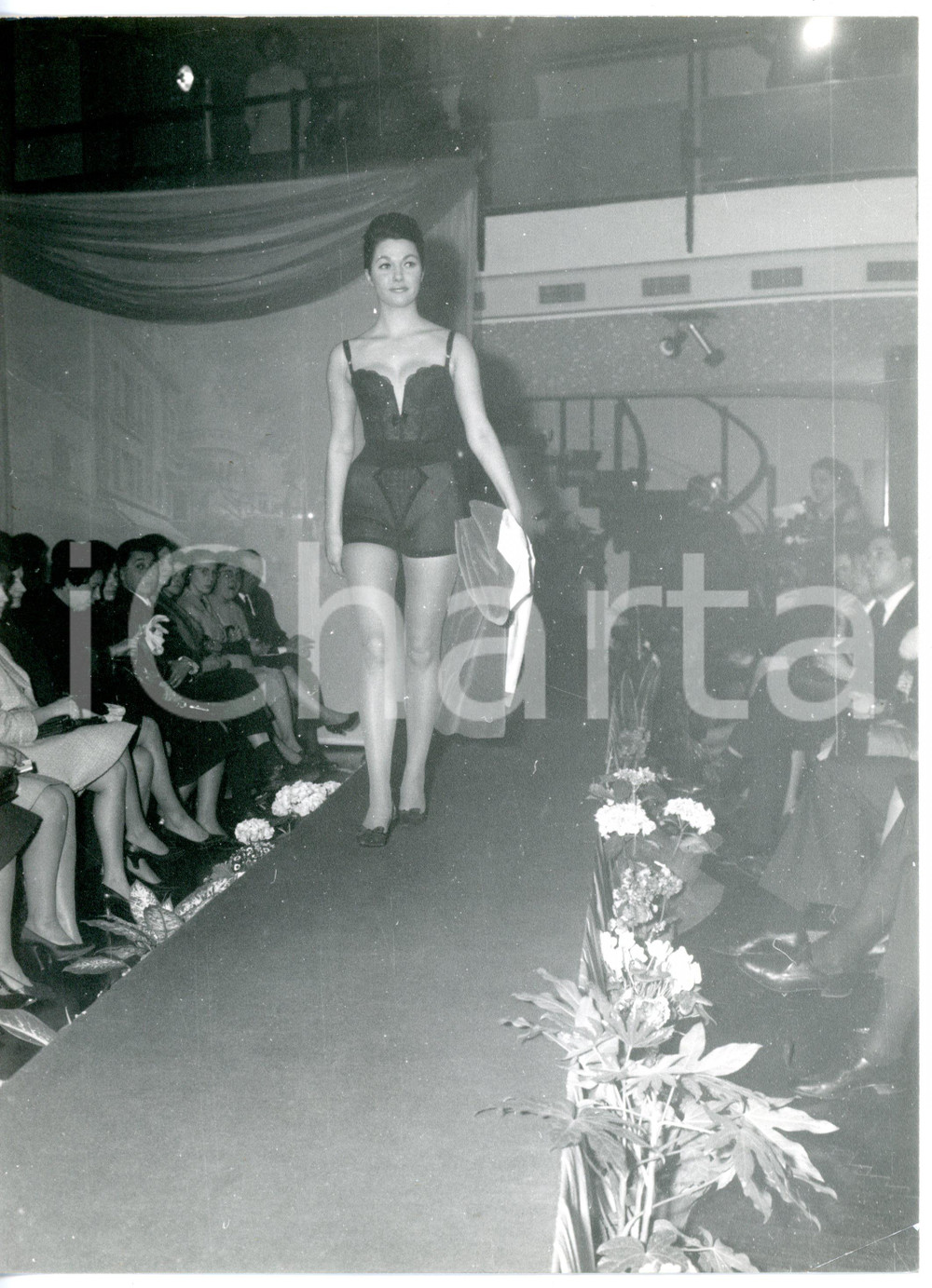1955 ca TORINO Sfilata FELINA ROYAL - Modella in guêpière di pizzo *Foto VINTAGE