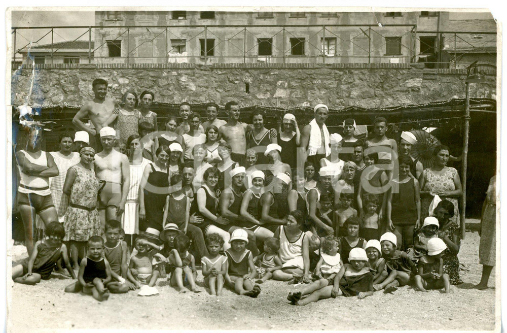 1928 ALBISSOLA MARINA Ritratto di famiglia in costume da bagno *Foto DANNEGGIATA