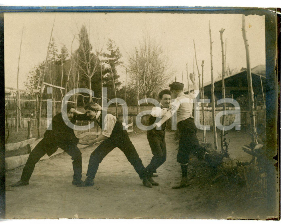 1915 ca PIEMONTE (?) Scherzi goliardici tra liceali - Foto VINTAGE 12x9 cm