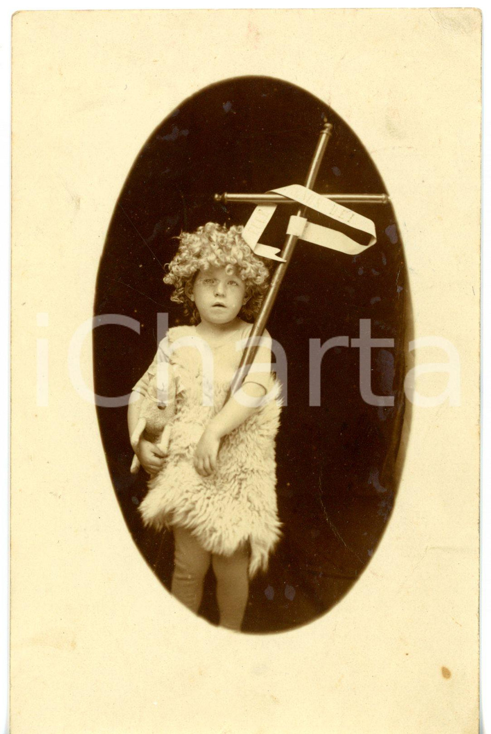 1923 VILLANOVA D'ASTI Bambino in costume da pastorello con crocifisso - Foto