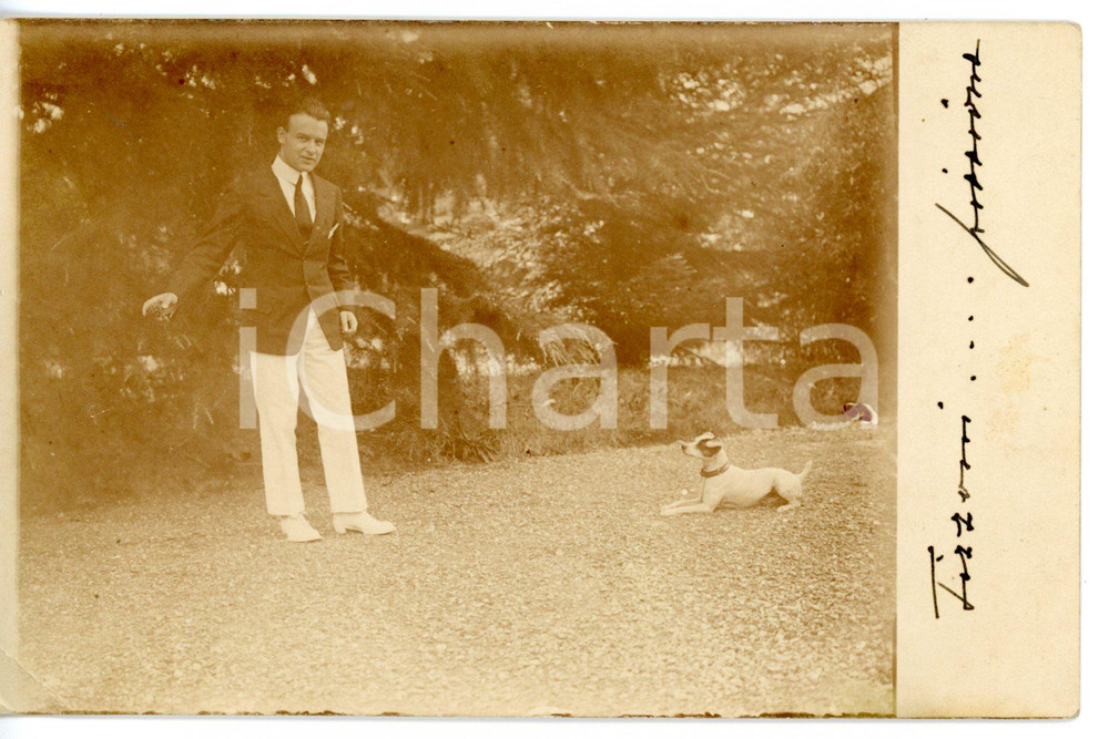 1930 ca PIEMONTE (?) Uomo gioca con un cane Jack Russell - Fotocartolina FP NV