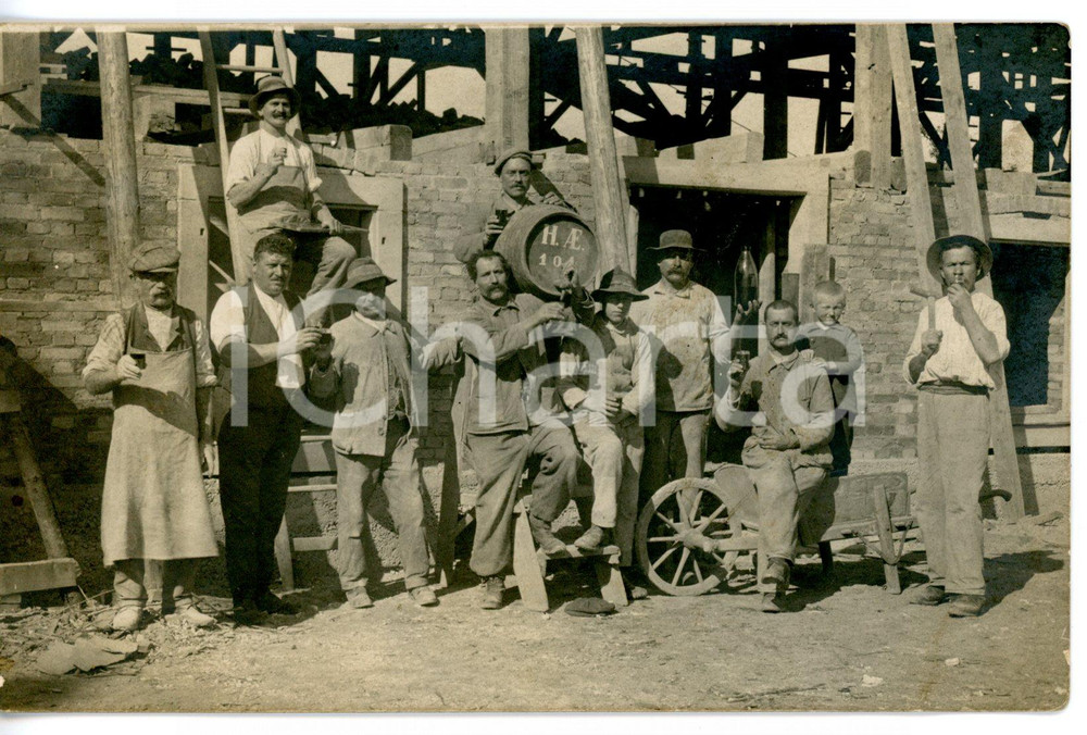 1920 ca ITALIA Brindisi tra dipendenti di un mercante di vino - Foto 14x9 cm