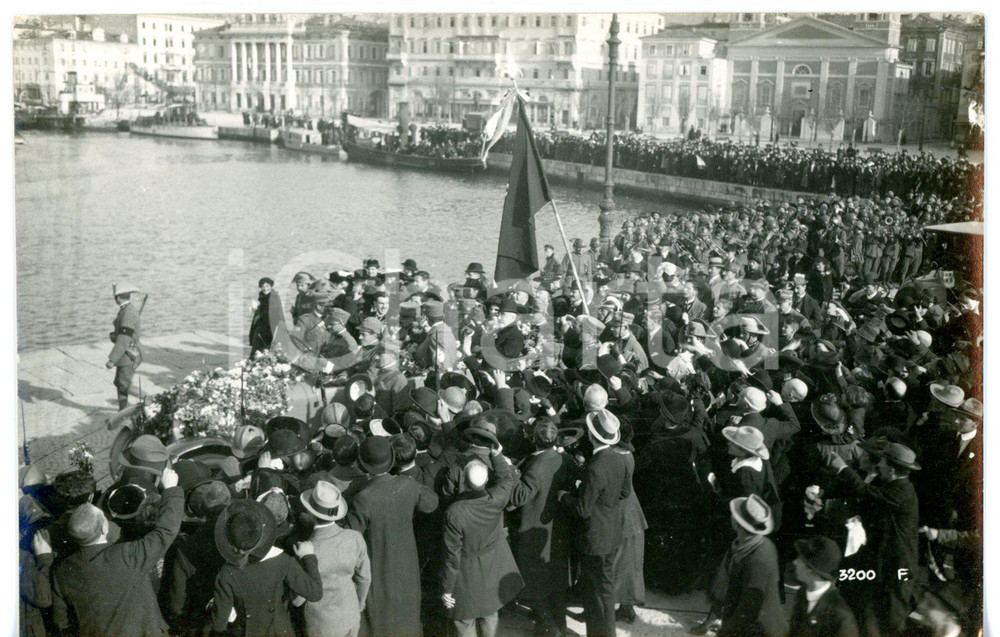 1954 TRIESTE ITALIANA Molo Audace - Militari tra la folla festante - Foto FP NV