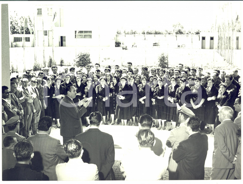 1950 ca BRESCIA Sindaco Bruno BONI tra gli operai di uno stabilimento - Foto
