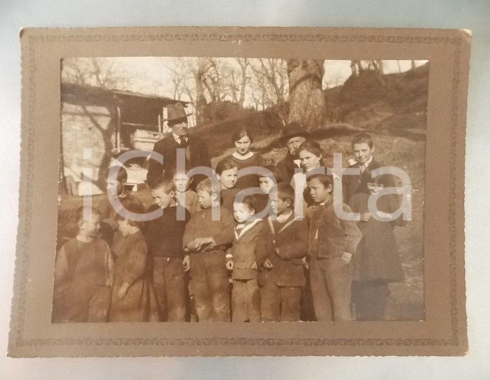 1937 LUSERNA SAN GIOVANNI Gruppo di bambini in campagna - Foto ARTISTICA 36x26