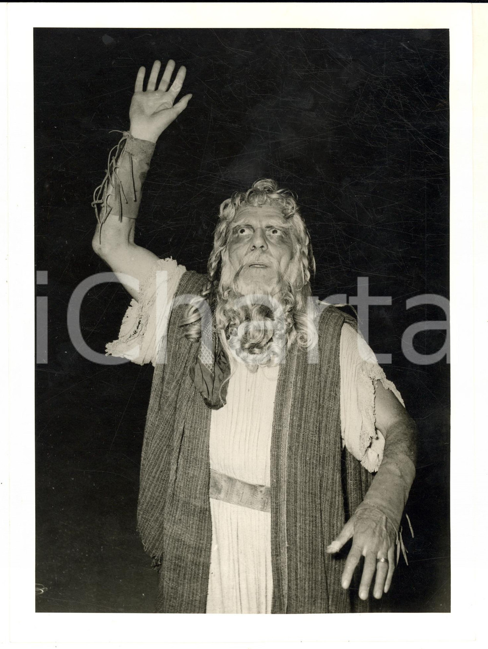 1970 ca ATENE Teatro Classico - Attore in scena - Foto Γ. ΔΙΑΜΑΝΤΙΔΗ 18x24