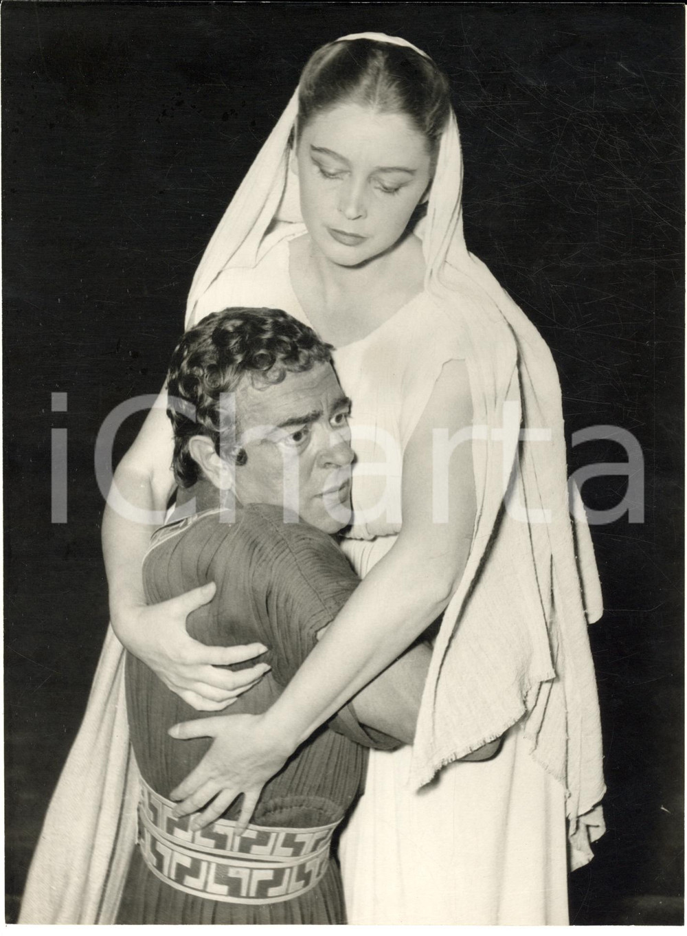1970 ca ATENE Teatro Classico - Coppia di attori sul palco - Foto Γ. ΔΙΑΜΑΝΤΙΔΗ