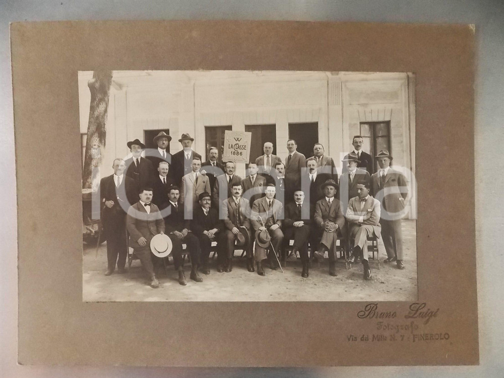 1920 ca PINEROLO Raduno uomini della classe 1886 - Foto Luigi BRUNO 30x22 cm