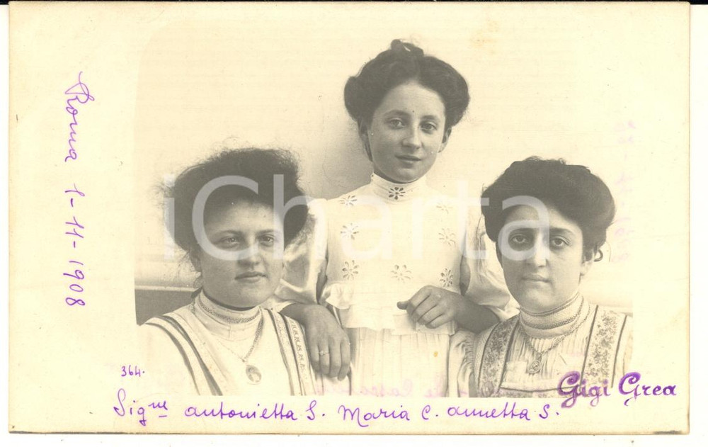 1908 ROMA Ritratto di tre donne - Foto cartolina ARTISTICA Gigi GREA Fotografia d'epoca, in formato cartolina postale.Didascalia manoscritta originale.Non viaggiata.  FOTOGRAFO: Luigi (Gigi) Grea NOTA BENE: TUTTI I DIRITTI RISERVATI;E' VIETATA LA RIPRODUZIONE FAIR/discreto lievi ingiallimenti e impressione di inchiostro al lato destro  originale e autentica 1