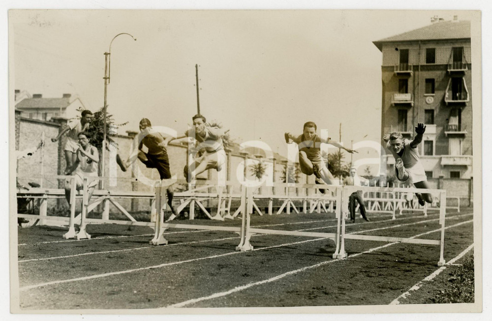 1940 ca TORINO LITTORIALI ATLETICA Giovani durante corsa a ostacoli *Foto