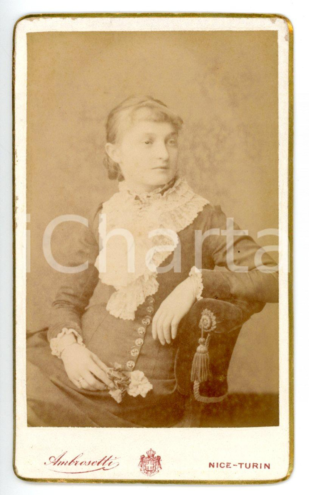1880 ca TORINO Ritratto di fanciulla in abito ricamato - Foto AMBROSETTI - CDV