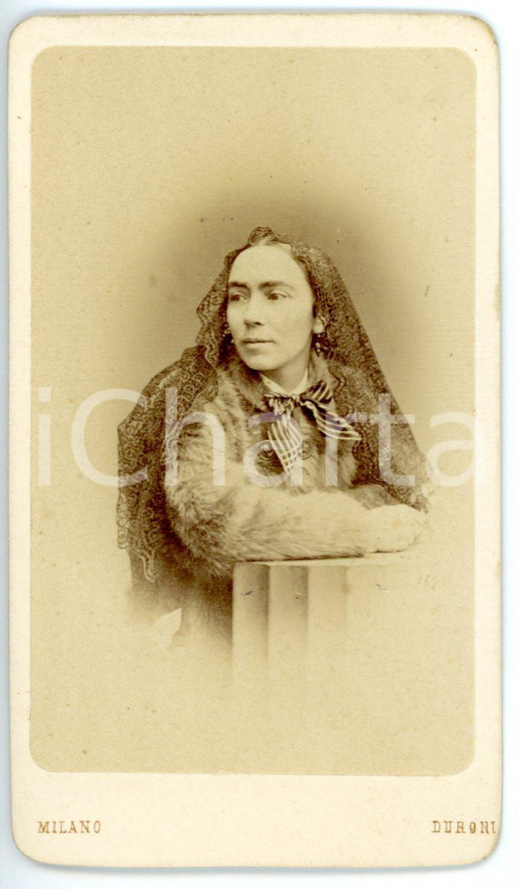 1870 ca MILANO Donna con cappotto in pelliccia e velo ricamato *Foto DURONI CDV