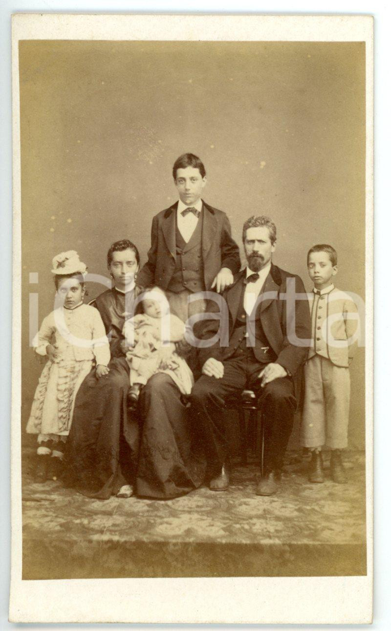 1870 ca BUENOS AIRES Ritratto di famiglia con quattro bambini *Foto J. MATHILE