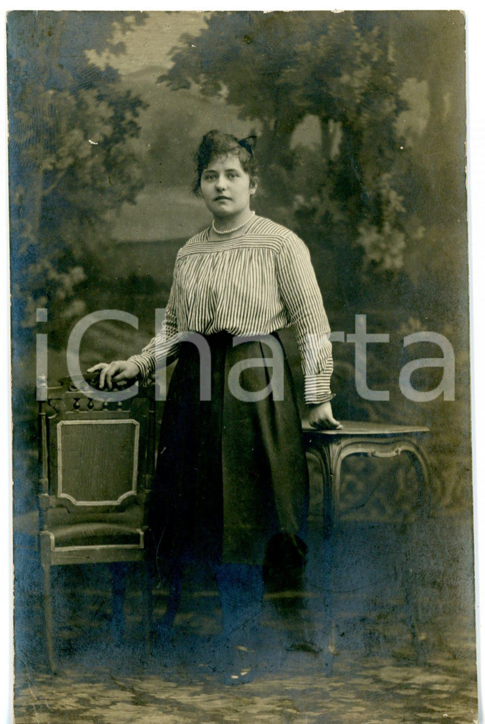 1919 VERRUA SAVOIA (TO) Ritratto di giovane donna con collana di perle *Foto