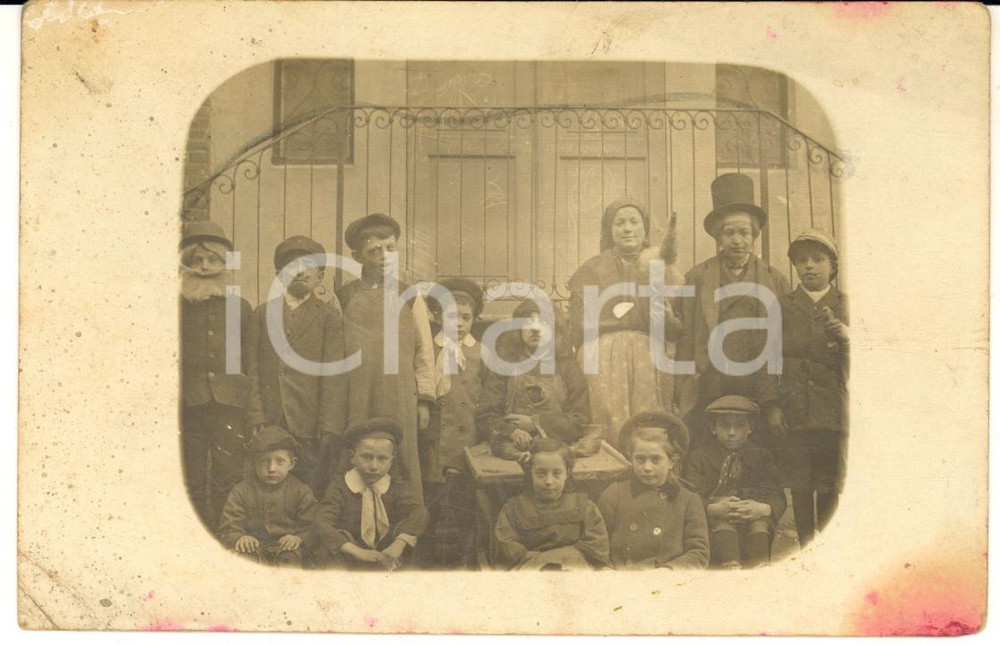 Fotografia d epoca originale 1920 ca ITALIA CARNEVALE Bambini travestiti per festa  Foto cartolina VINTAGE 1