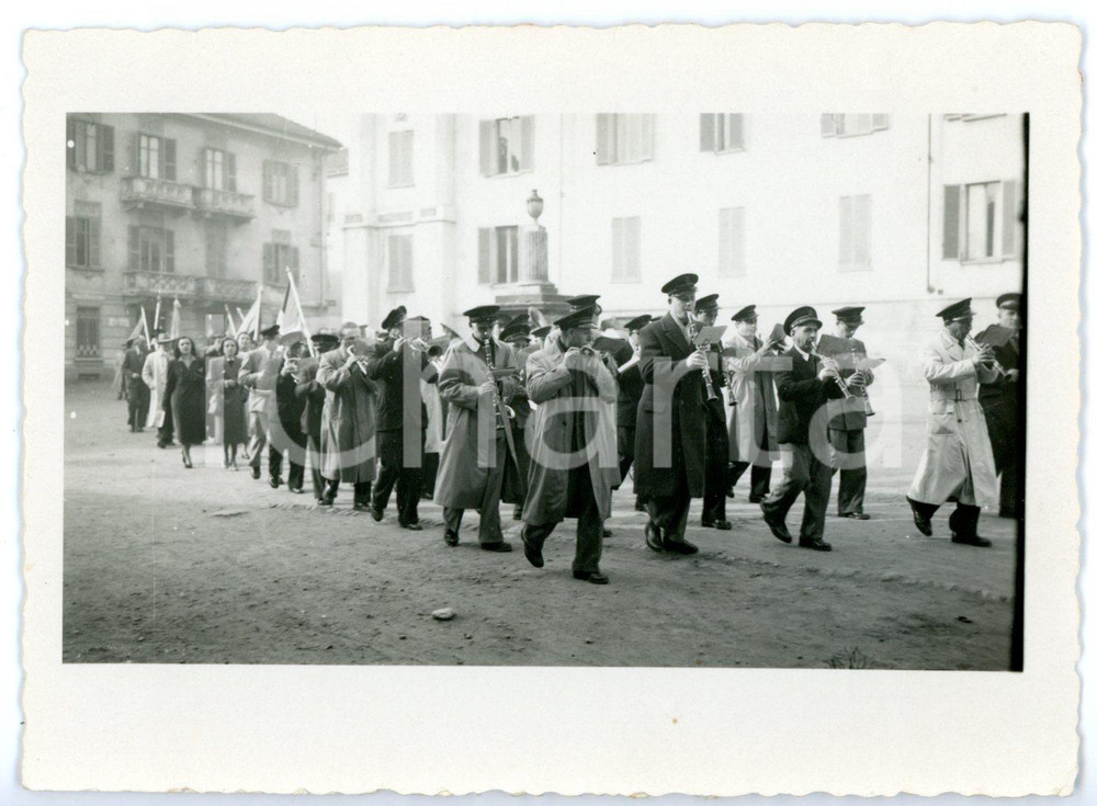1950 CUORGNÈ Parata della banda musicale *Foto Valerio PIETRO - 12x8 cm