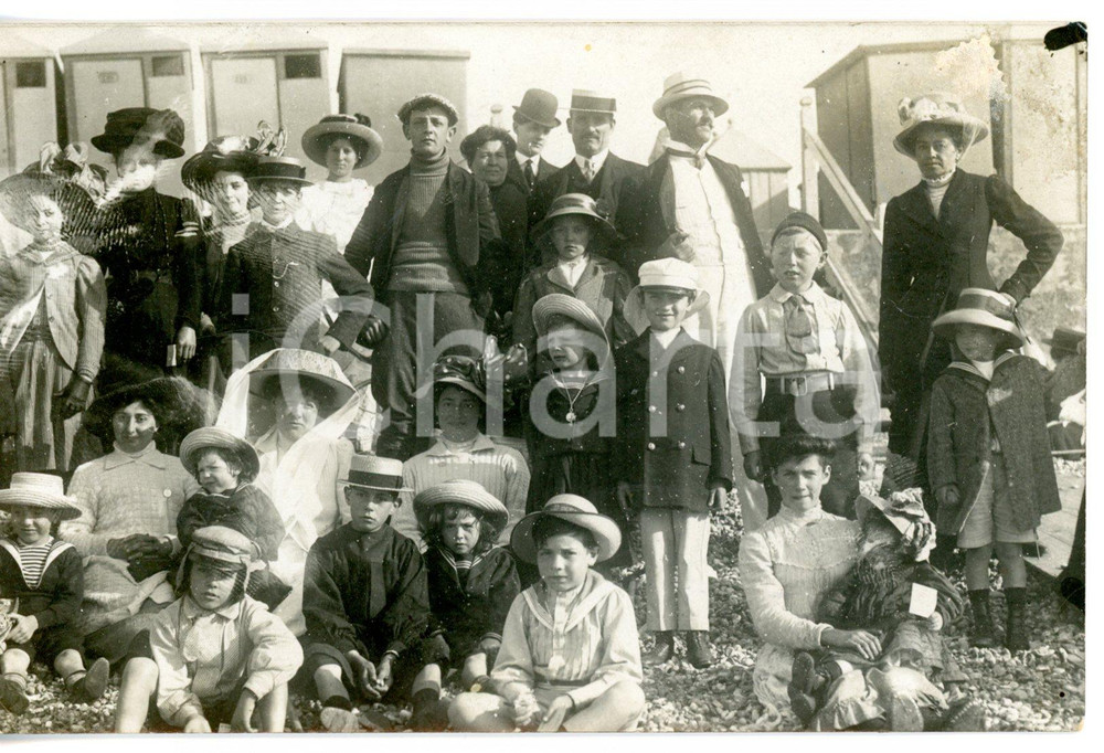 1920 ca AREA FRANCESE Ritratto di famiglia con bambini al mare *Foto FP NV