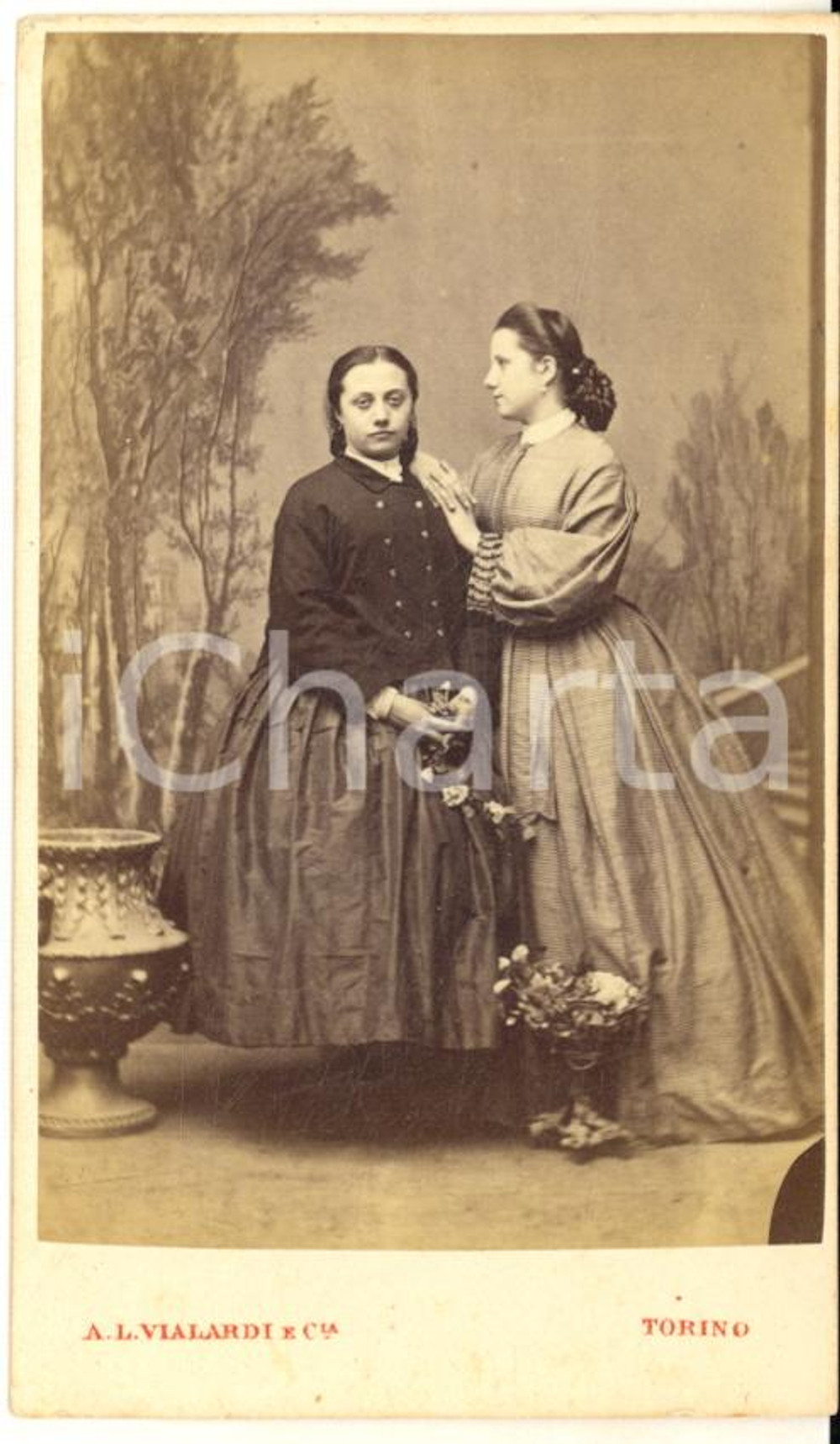 1870 ca TORINO Ritratto di due giovani sorelle - Foto VIALARDI - CDV