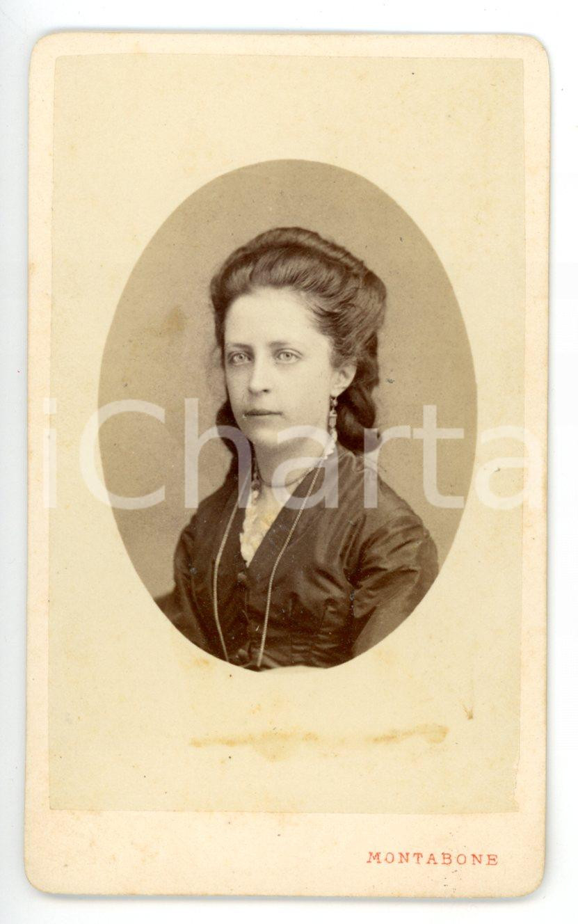 Fotografia d epoca originale 1870 ca TORINO Ritratto femminile con acconciatura raccolta Foto MONTABONE CDV 1