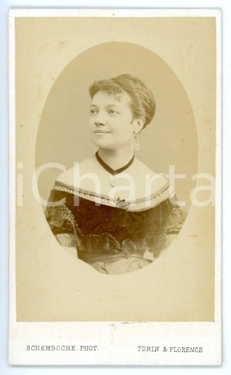 Fotografia d epoca originale 1870 ca TORINO Ritratto di giovane donna in abito ricamato Foto SCHEMBOCHE CDV 1