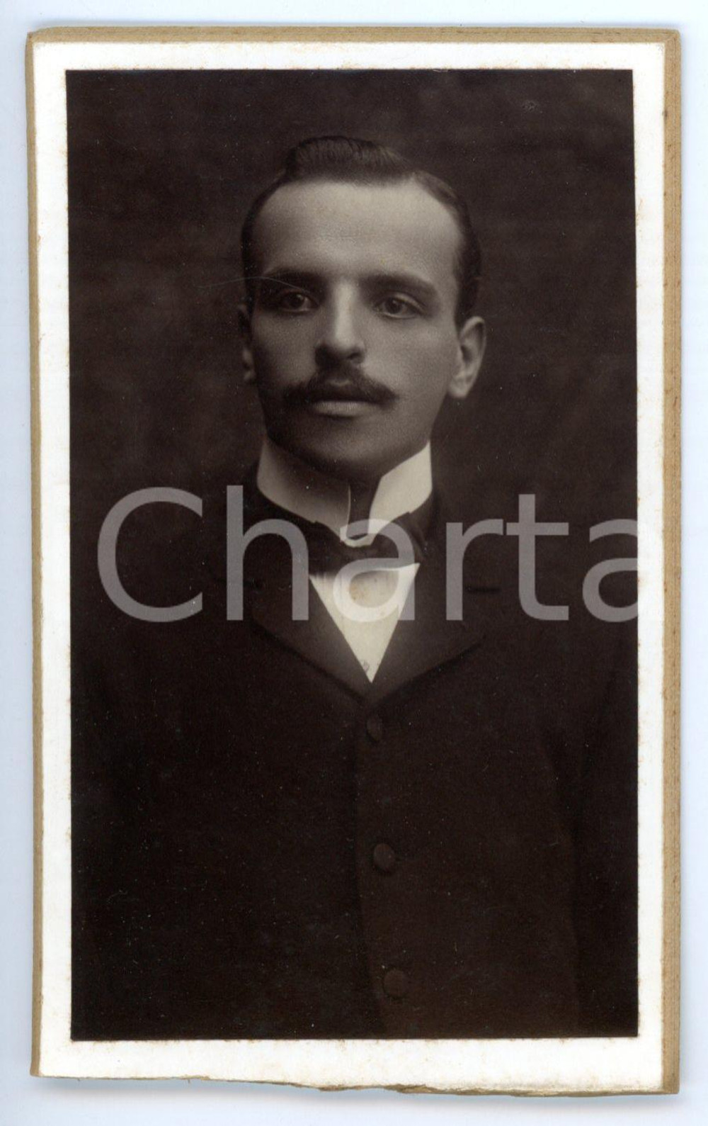 1905 ca TORINO Ritratto maschile in abito scuro *Foto BERTIERI - CDV