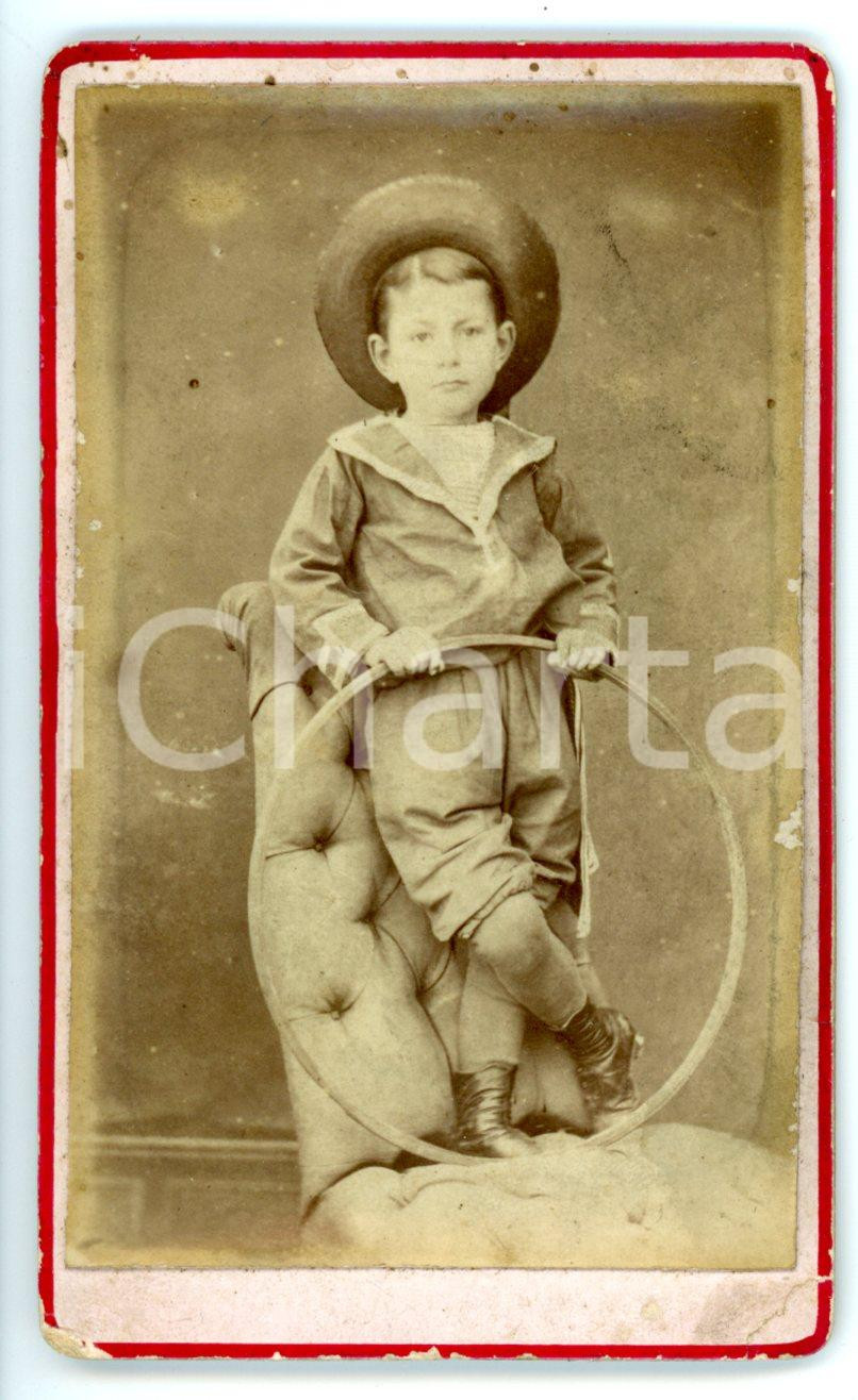 Fotografia d epoca originale 1880 ca FRANCE ? Marinaretto con il cerchio  Fotografia CDV 1