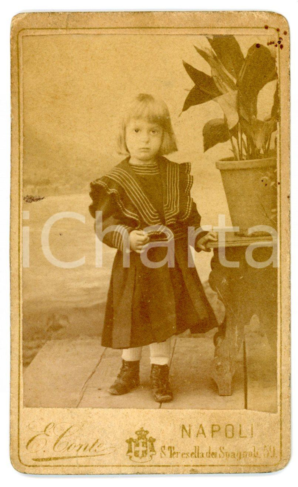 1880 ca NAPOLI Ritratto di bambina in abito ricamato *Foto Ernesto CONTE - CDV