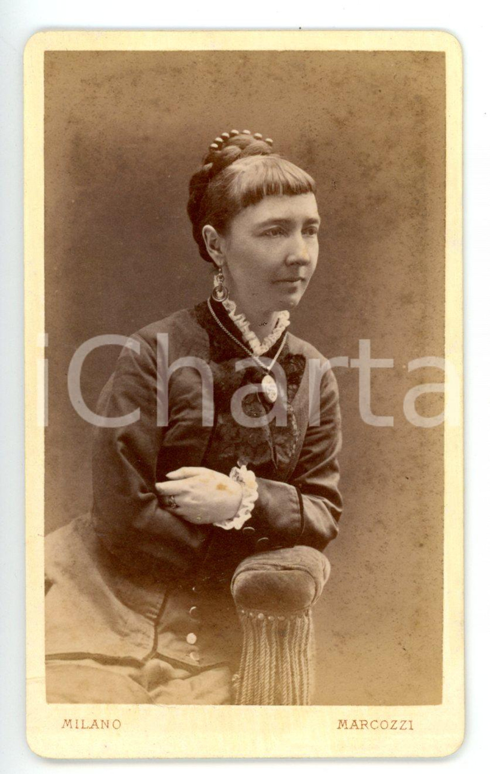 1880 ca MILANO Ritratto femminile con collana *Foto Carlo MARCOZZI - CDV
