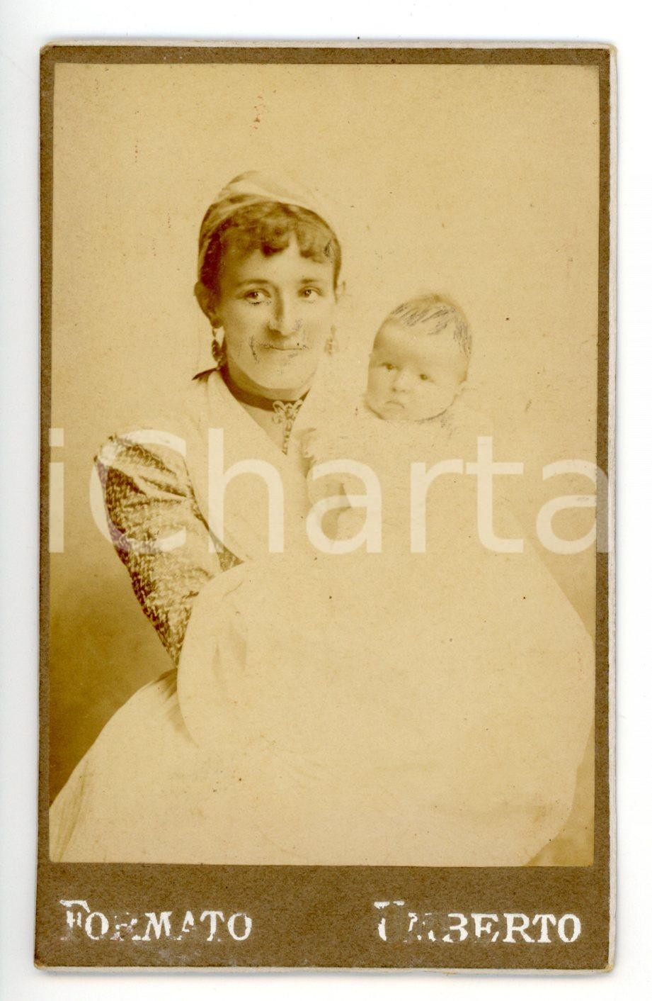 Fotografia d epoca originale 1900 ca TORINO Donna con il figlio neonato Foto Luigi LOVAZZANO  CDV 1