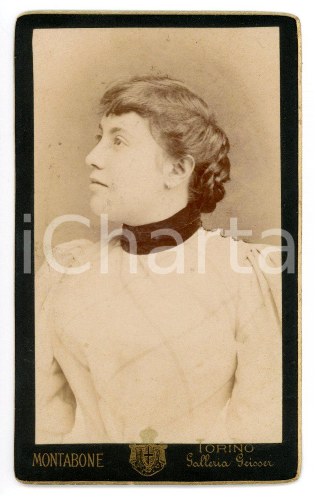 1890 ca TORINO Ritratto di giovane donna con colletto in velluto *Foto MONTABONE
