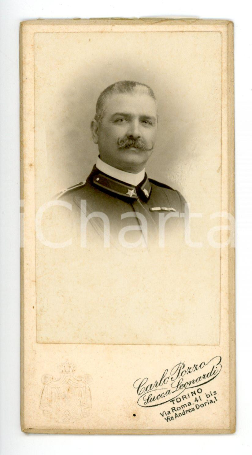 Fotografia d epoca originale 1900 ca TORINO Ritratto di ufficiale in divisa Foto Carlo POZZO  CDV 1