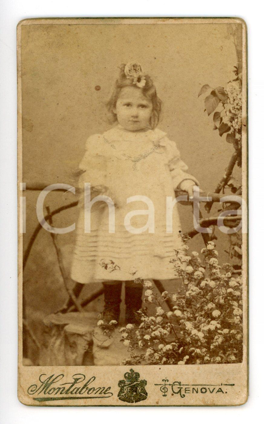 Fotografia d epoca originale 1880 ca GENOVA Ritratto di bambina con cespuglio fiorito Foto MONTABONE  CDV 1