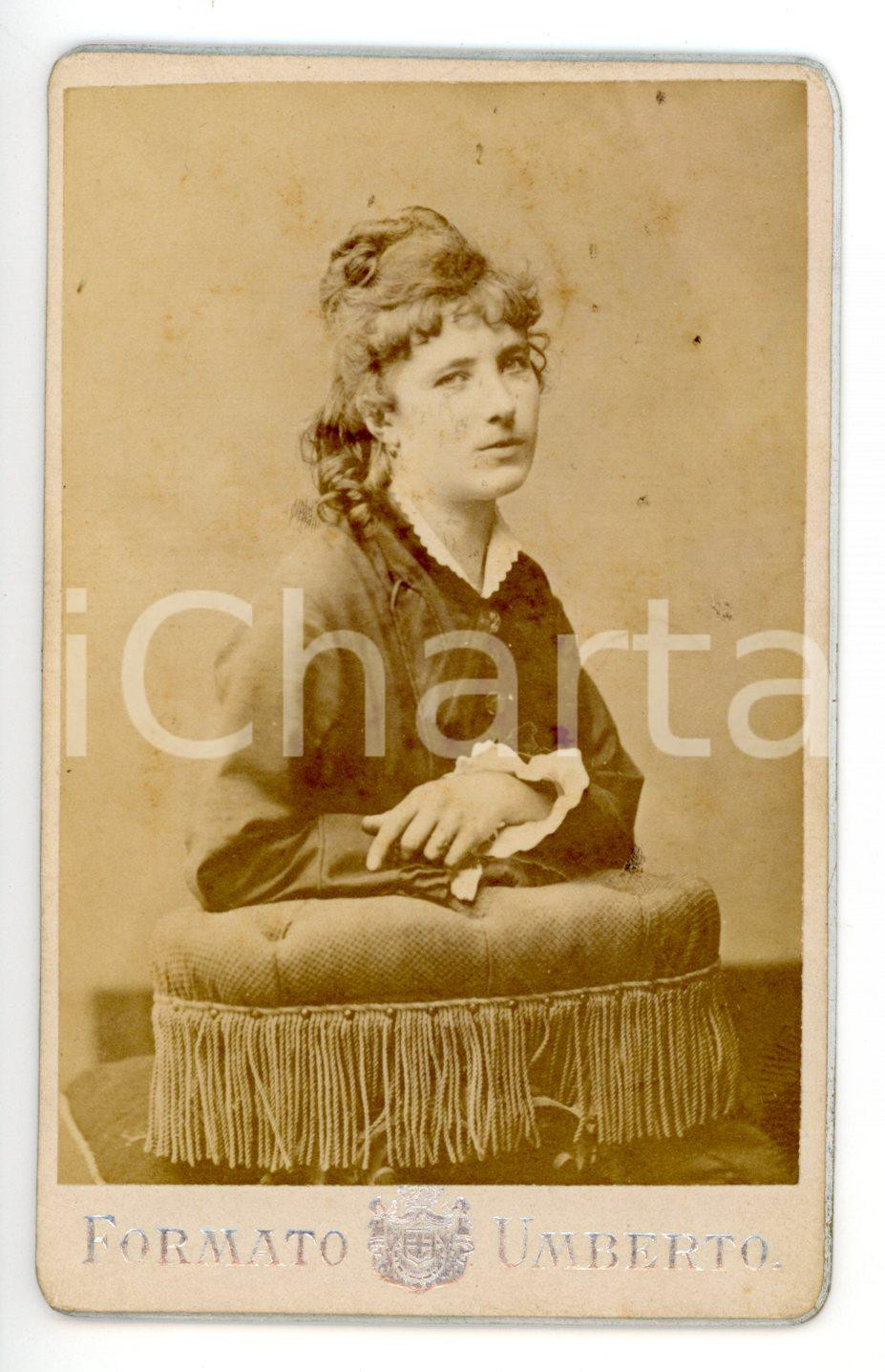 Fotografia d epoca originale 1900 ca TORINO Giovane donna con acconciatura raccolta Foto LOVAZZANO  CDV 1
