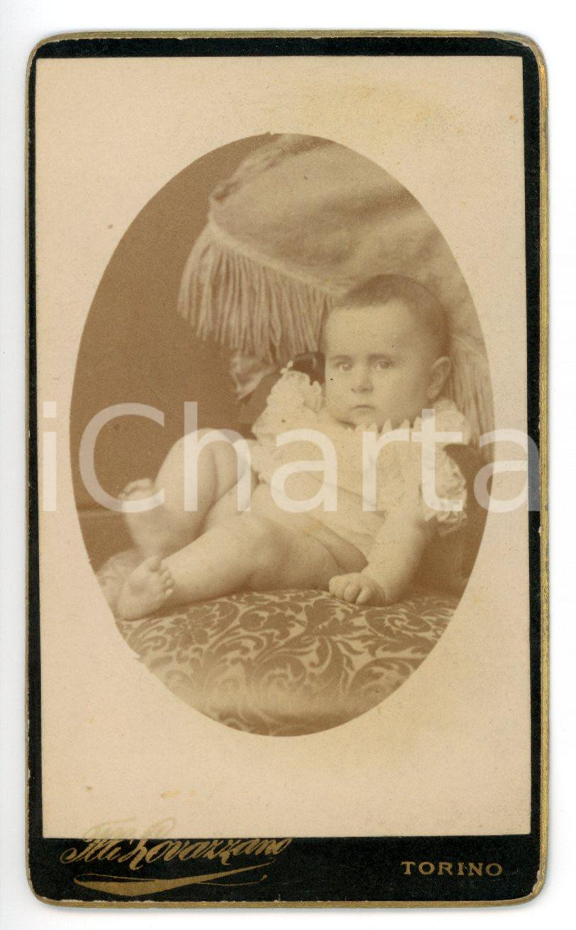 Fotografia d epoca originale 1900 ca TORINO Bambino di pochi mesi su cuscino damascato Foto LOVAZZANO  CDV 1
