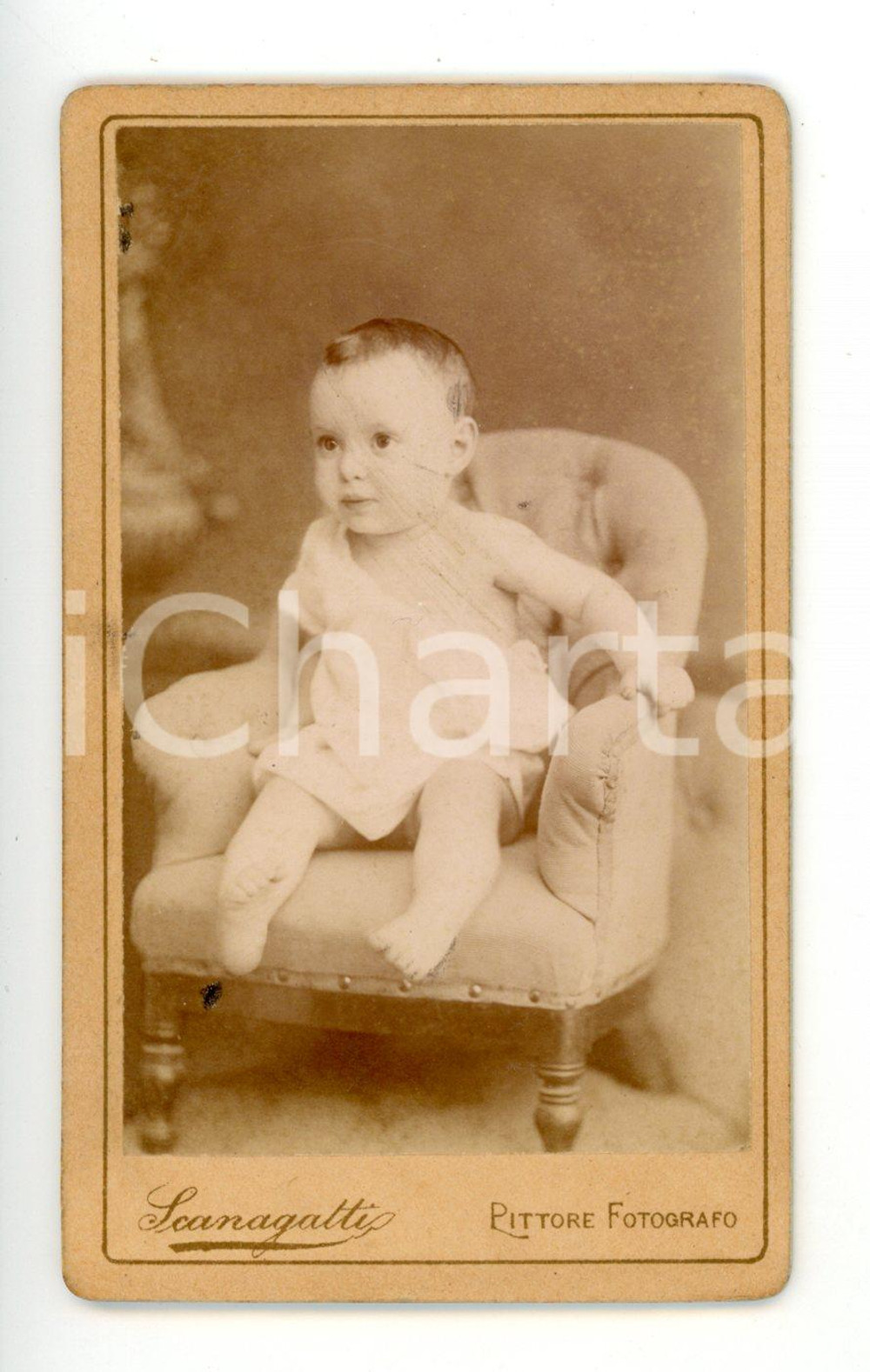 1880 ca TORINO Bambino in abito bianco su una seggiola *Foto SCANAGATTI - CDV